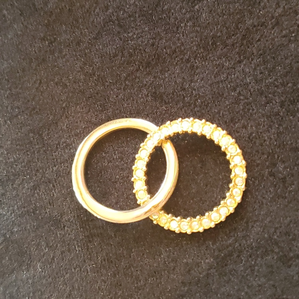 Gold tone necklace pendant
